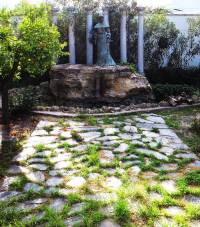 Monumento a la mujer del farmaceútico rural. Fotografía de Maravillas de...